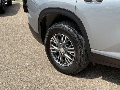 Used 2026 Chevrolet Traverse LT FWD image 12