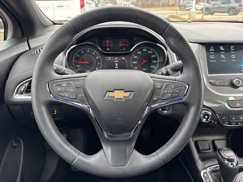 Used 2018 Chevrolet Cruze LT w/ Convenience Package image 15