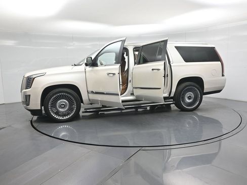 Used 2015 Cadillac Escalade ESV Platinum image 37