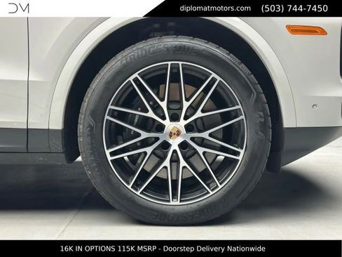 Used 2025 Porsche Cayenne E-Hybrid AWD/4WD image 42