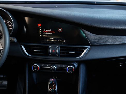 Used 2019 Alfa Romeo Giulia w/ Quick Order Package 22K Sport image 35