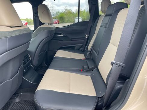 Used 2024 Lexus GX 550 AWD/4WD image 25