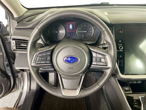 Used 2025 Subaru Outback Premium AWD/4WD image 18