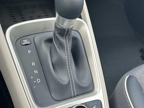New 2026 Hyundai Venue SEL FWD image 31