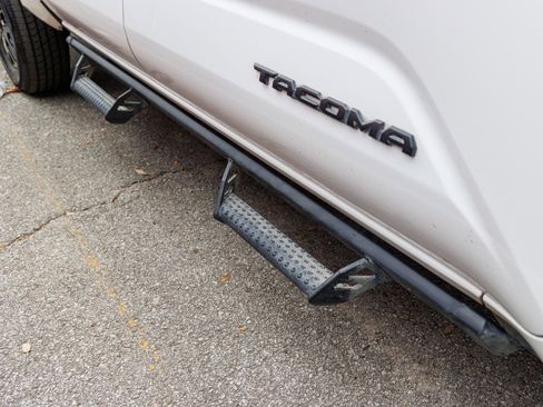 Used 2025 Toyota Tacoma SR5 image 12