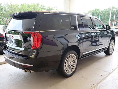 Used 2023 GMC Yukon XL Denali w/ Advanced Technology Package AWD/4WD image 4
