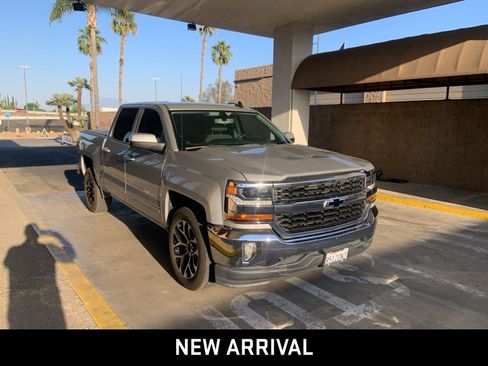 Used 2018 Chevrolet Silverado 1500 LT w/ All Star Edition RWD image 3