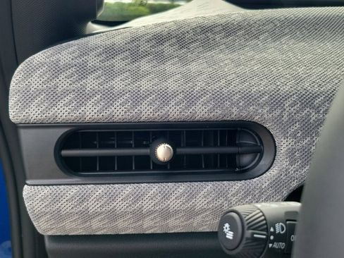 Used 2025 MINI Cooper 2-Door Hardtop image 16