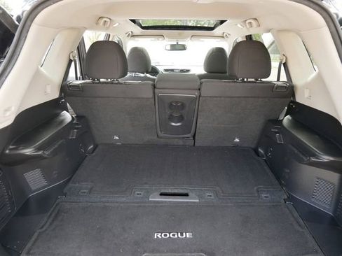 Used 2017 Nissan Rogue SV AWD/4WD image 10
