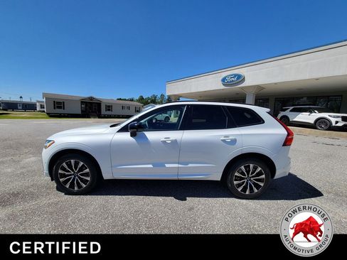 Used 2024 Volvo XC60 B5 Plus AWD/4WD image 3