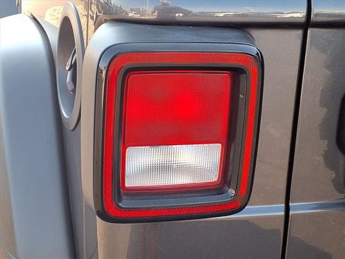 Certified 2022 Jeep Wrangler Willys image 24