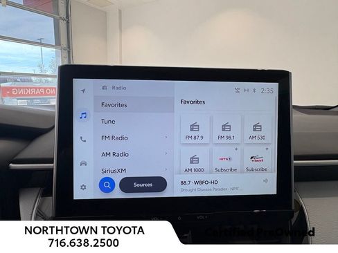 Used 2025 Toyota Corolla SE w/ SE Premium Package FWD image 29