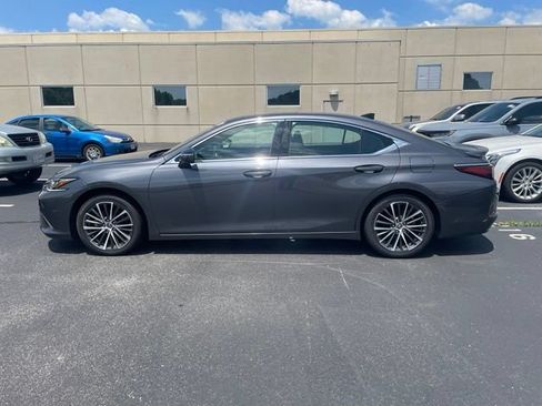 Used 2023 Lexus ES 350 w/ Premium Package FWD image 3