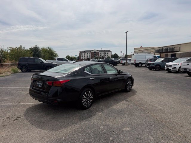 Used 2025 Nissan Altima 2.5 SV FWD image 5