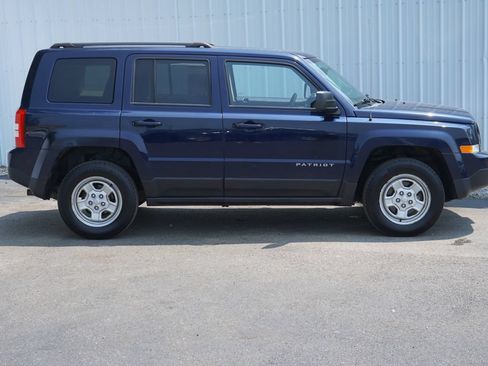 Used 2016 Jeep Patriot Sport w/ Power Value Group AWD/4WD image 2