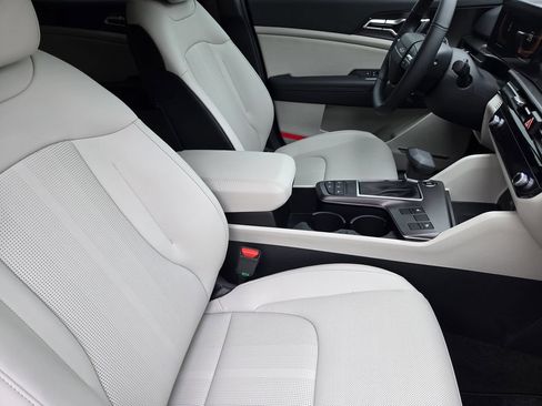 New 2026 Kia Sportage EX FWD image 11