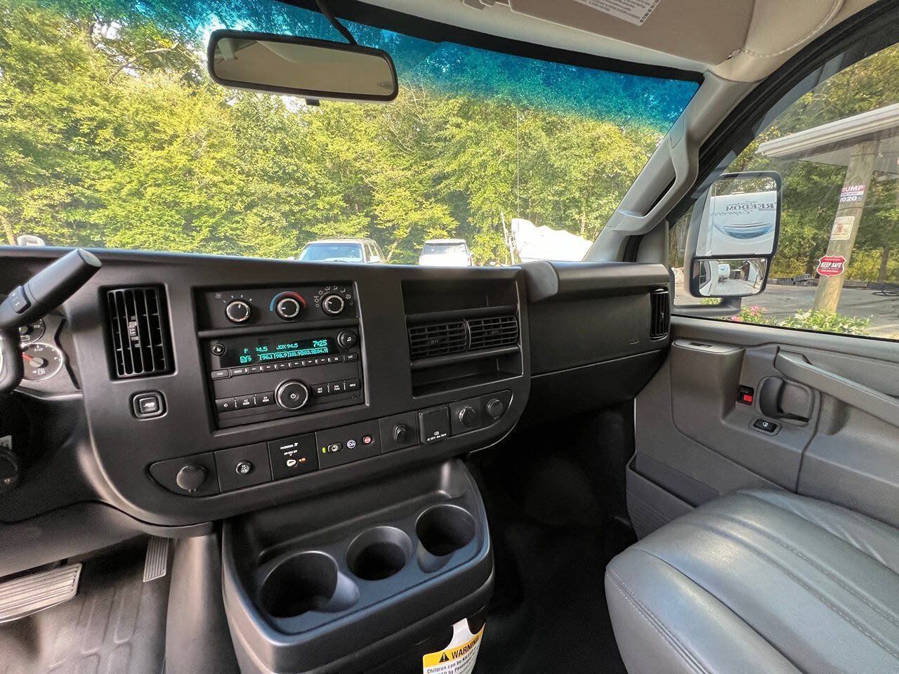 Used 2023 Chevrolet Express 3500 w/ Power Convenience Package RWD image 13