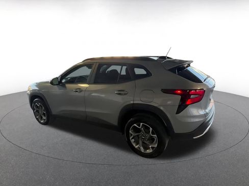Used 2025 Chevrolet Trax LT image 10