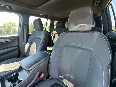 Used 2024 Jeep Grand Cherokee Laredo X AWD/4WD image 17