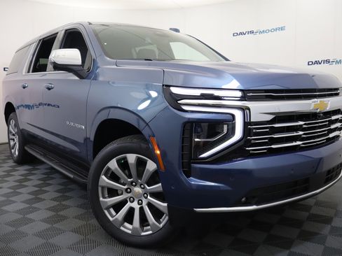 New 2025 Chevrolet Suburban Premier image 2
