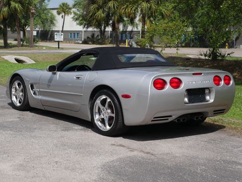 Used 2004 Chevrolet Corvette Convertible w/ Preferred Equipment Group RWD image 38