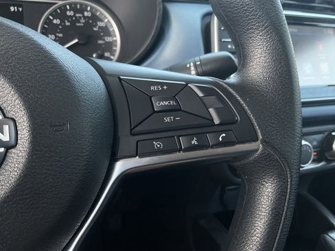 Used 2025 Nissan Versa SV FWD image 30