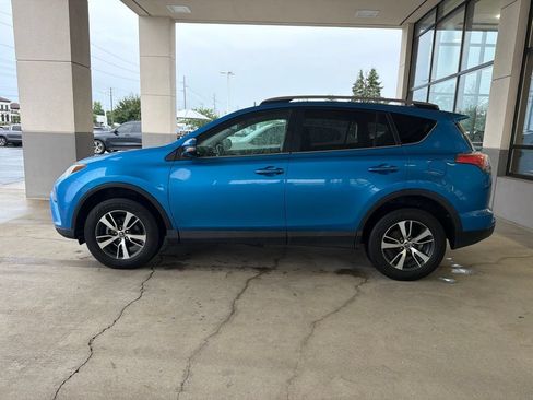 Used 2018 Toyota RAV4 XLE w/ Plus Extra Value Package AWD/4WD image 2