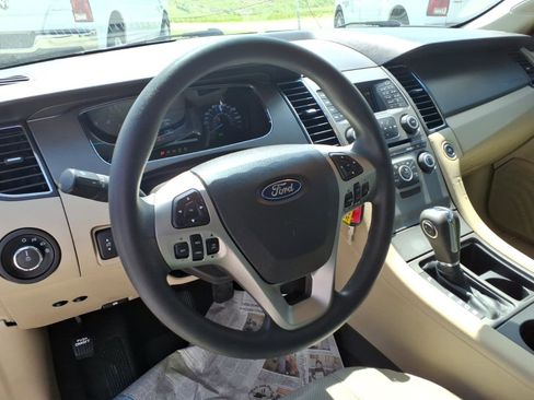 Used 2018 Ford Taurus SE image 5