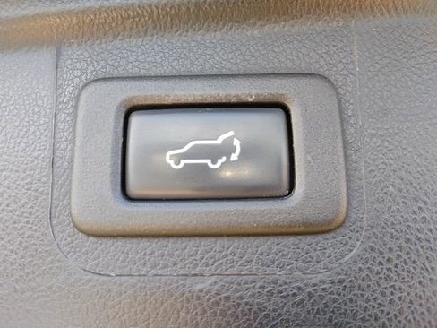 Used 2018 Subaru Outback 2.5i Touring w/ Popular Package #3 image 12