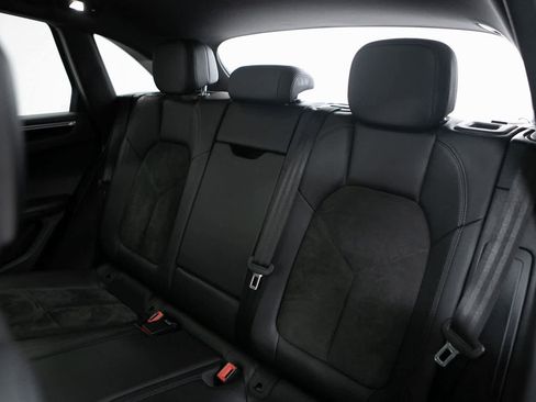 Certified 2021 Porsche Macan image 31