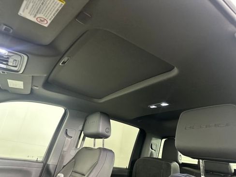 Used 2022 GMC Sierra 3500 Denali image 12