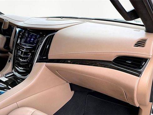 Used 2019 Cadillac Escalade Platinum image 16