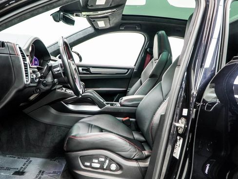 Used 2021 Porsche Cayenne Turbo image 41