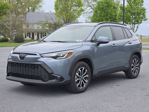 Used 2023 Toyota Corolla Cross AWD Hybrid w/ Moonroof Package image 4