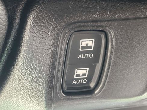 Used 2025 Jeep Wrangler Willys image 14