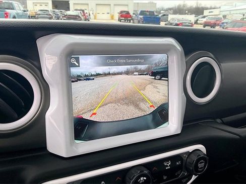 Used 2021 Jeep Gladiator Sport image 21