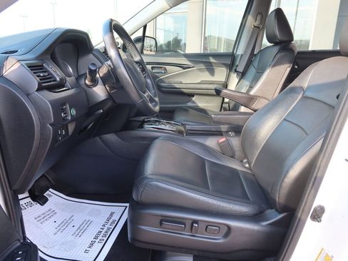 Used 2019 Honda Pilot Touring image 6