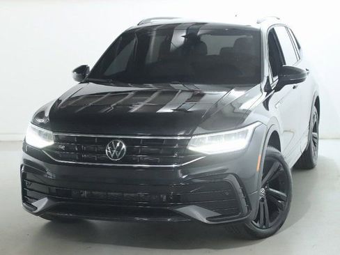 Used 2024 Volkswagen Tiguan SE R-Line AWD/4WD image 3