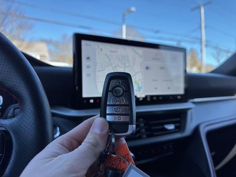 Used 2025 Ford Explorer ST-Line image 30