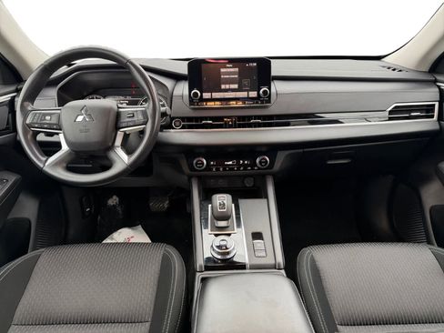 Used 2024 Mitsubishi Outlander ES image 12