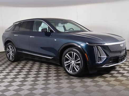Used 2025 Cadillac Lyriq Luxury RWD image 2