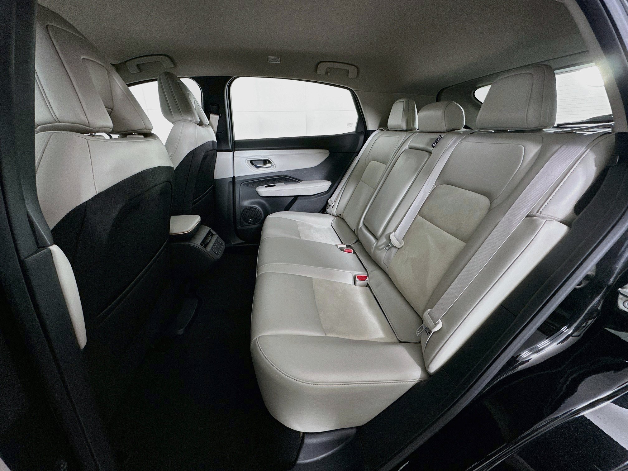 Used 2023 Nissan Ariya AWD image 29