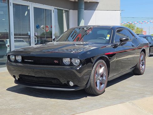Used 2014 Dodge Challenger R/T Plus RWD image 2