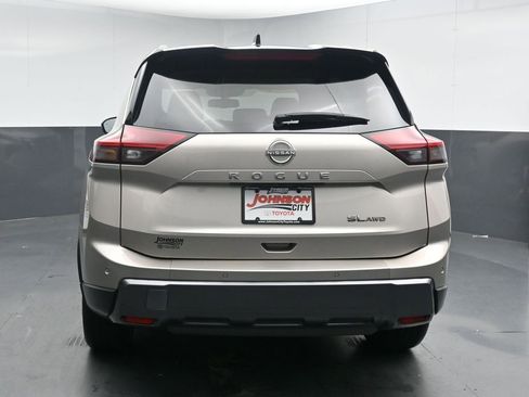 Used 2024 Nissan Rogue SL AWD/4WD image 7