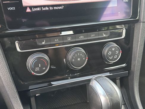 Used 2018 Volkswagen GTI SE FWD image 35