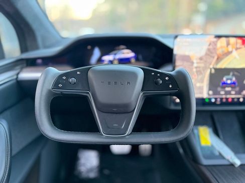 Used 2022 Tesla Model X image 45