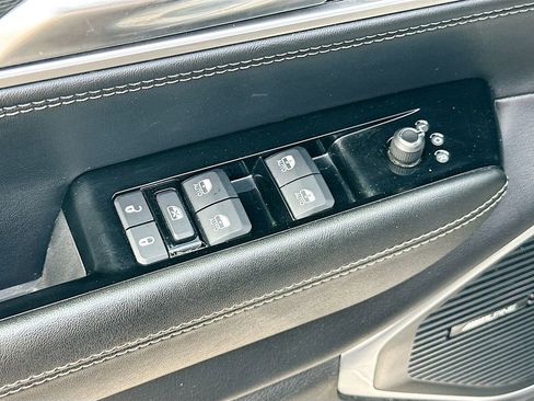 Used 2023 Jeep Wagoneer L Series III w/ Preferred Equipment Group AWD/4WD image 18