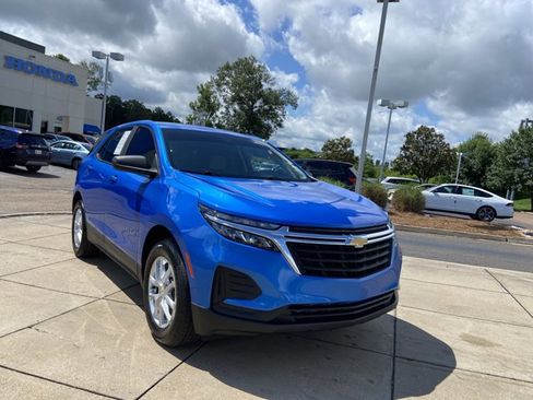 Used 2024 Chevrolet Equinox LS w/ LS Convenience Package FWD image 4
