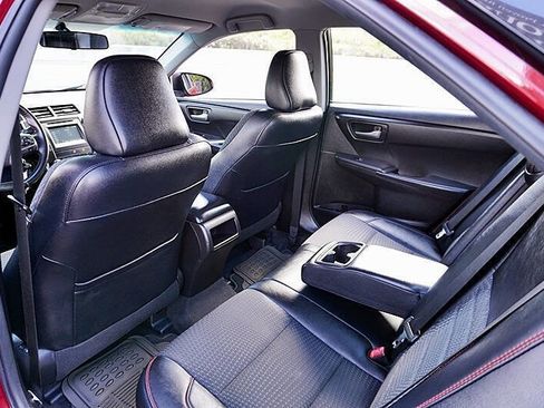 Used 2015 Toyota Camry SE FWD image 17