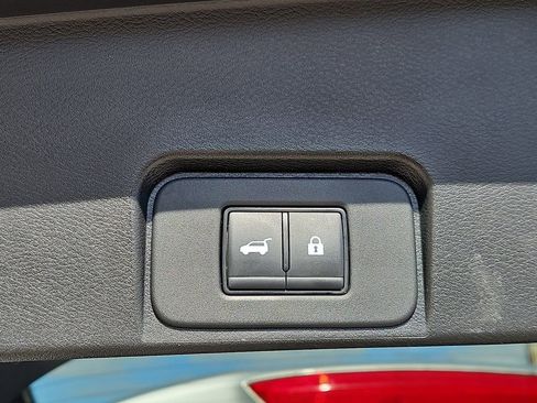 Used 2024 Nissan Rogue SV FWD image 8